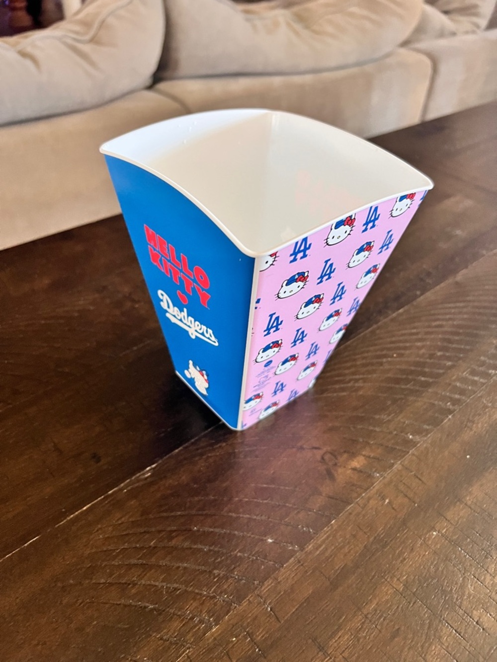 Hello Kitty x Dodgers Pink & Blue Popcorn Box
ACCEPTING OFFERS!!!